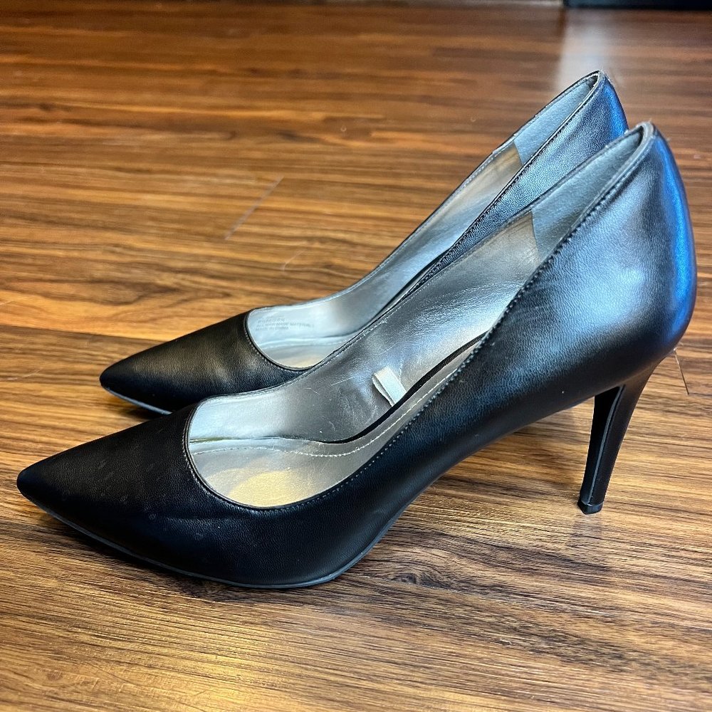 BCBGeneration Pointy Toe Pump Heels Size 8.5